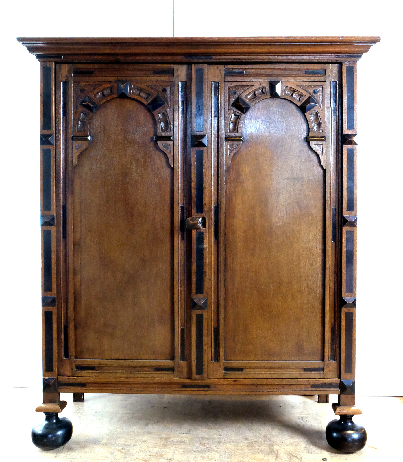 Arched Cabinet Oakwood