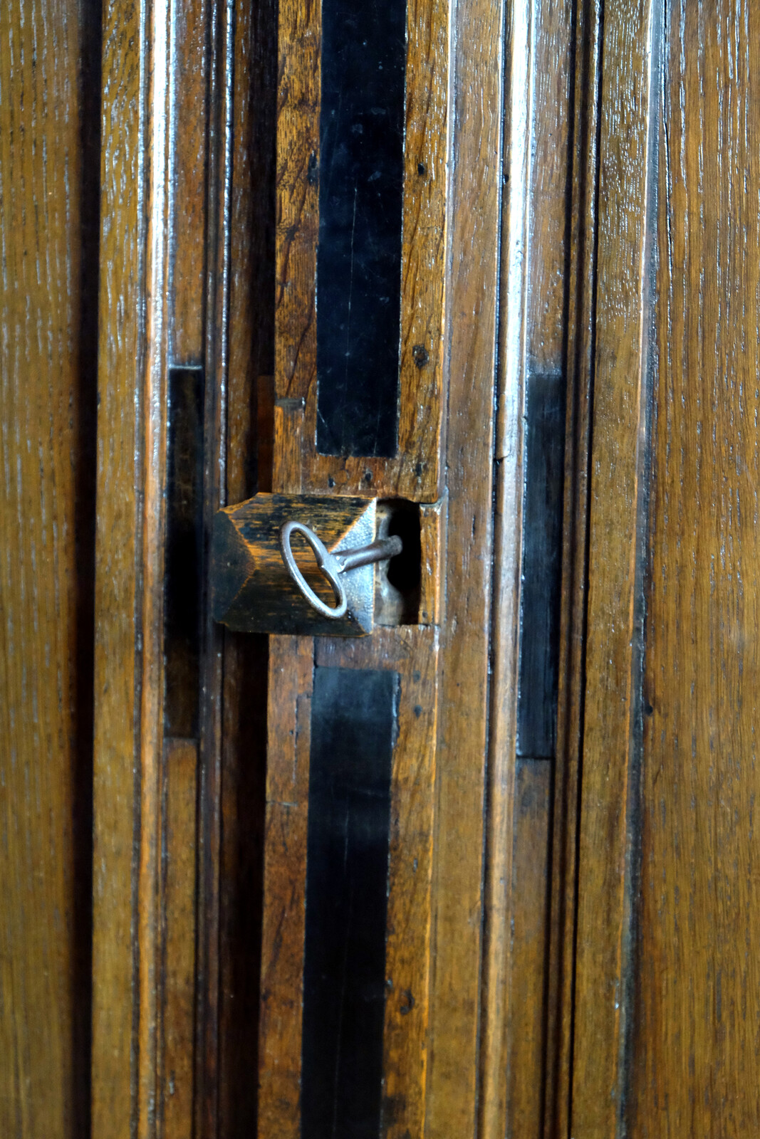 Arched Cabinet Oakwood