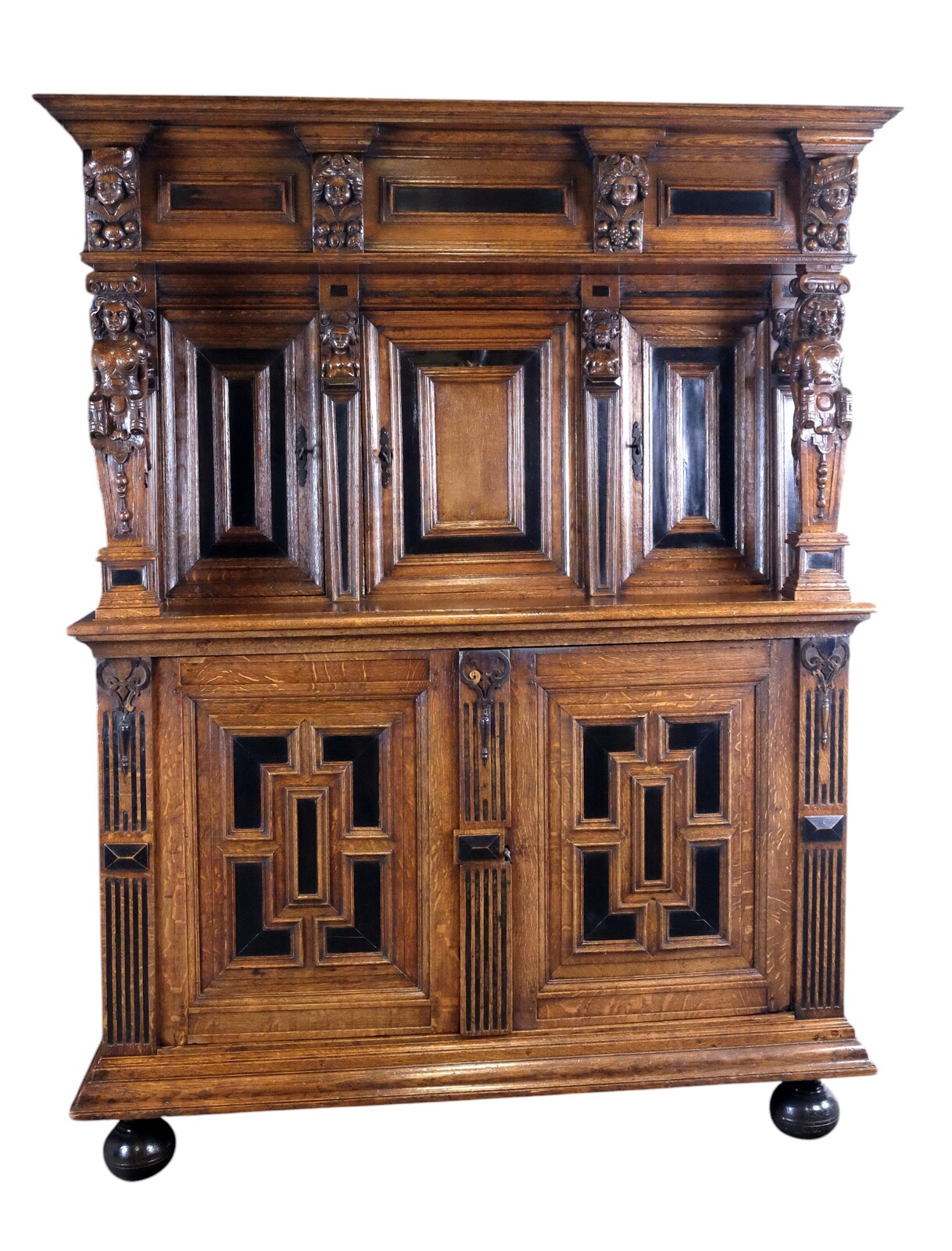 Beautiful 18th century statue cabinet. ‘Beeldenkast’, or ‘Buffetkast’.