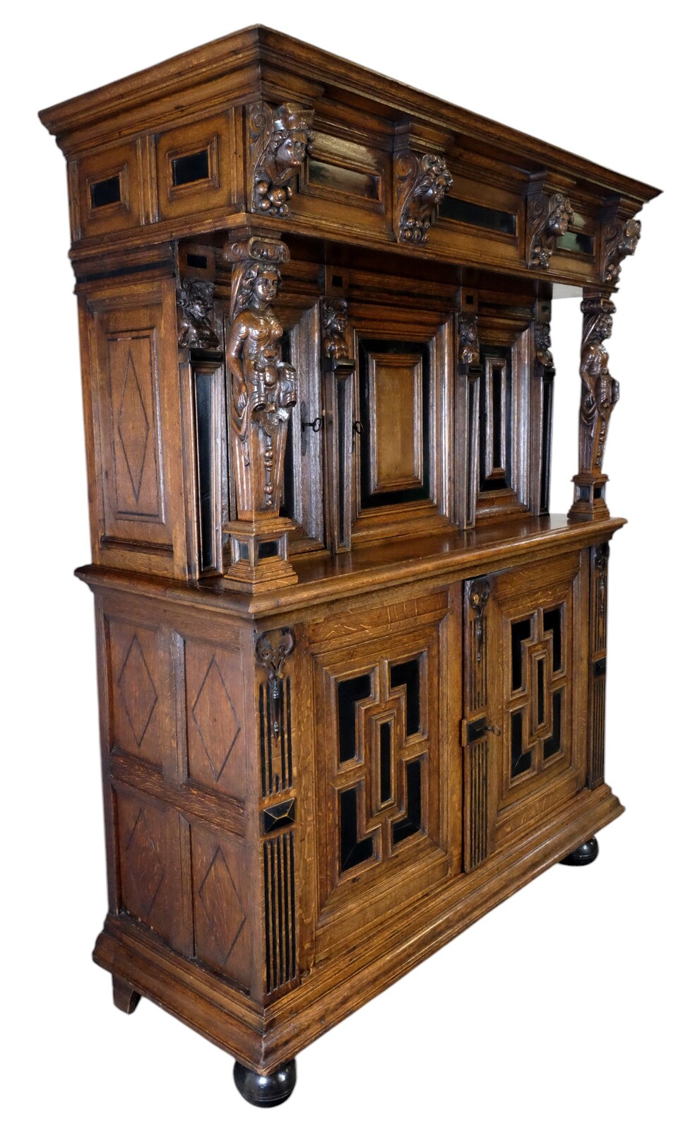 Beautiful 18th century statue cabinet. ‘Beeldenkast’, or ‘Buffetkast’.