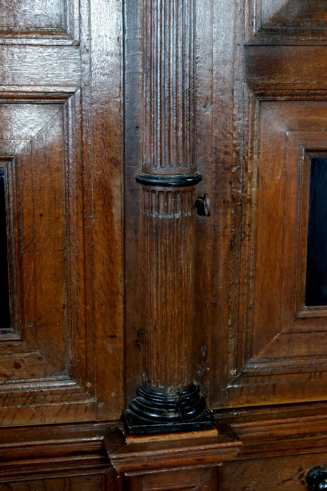 Beautiful Column cabinet from the mid-17th century. 