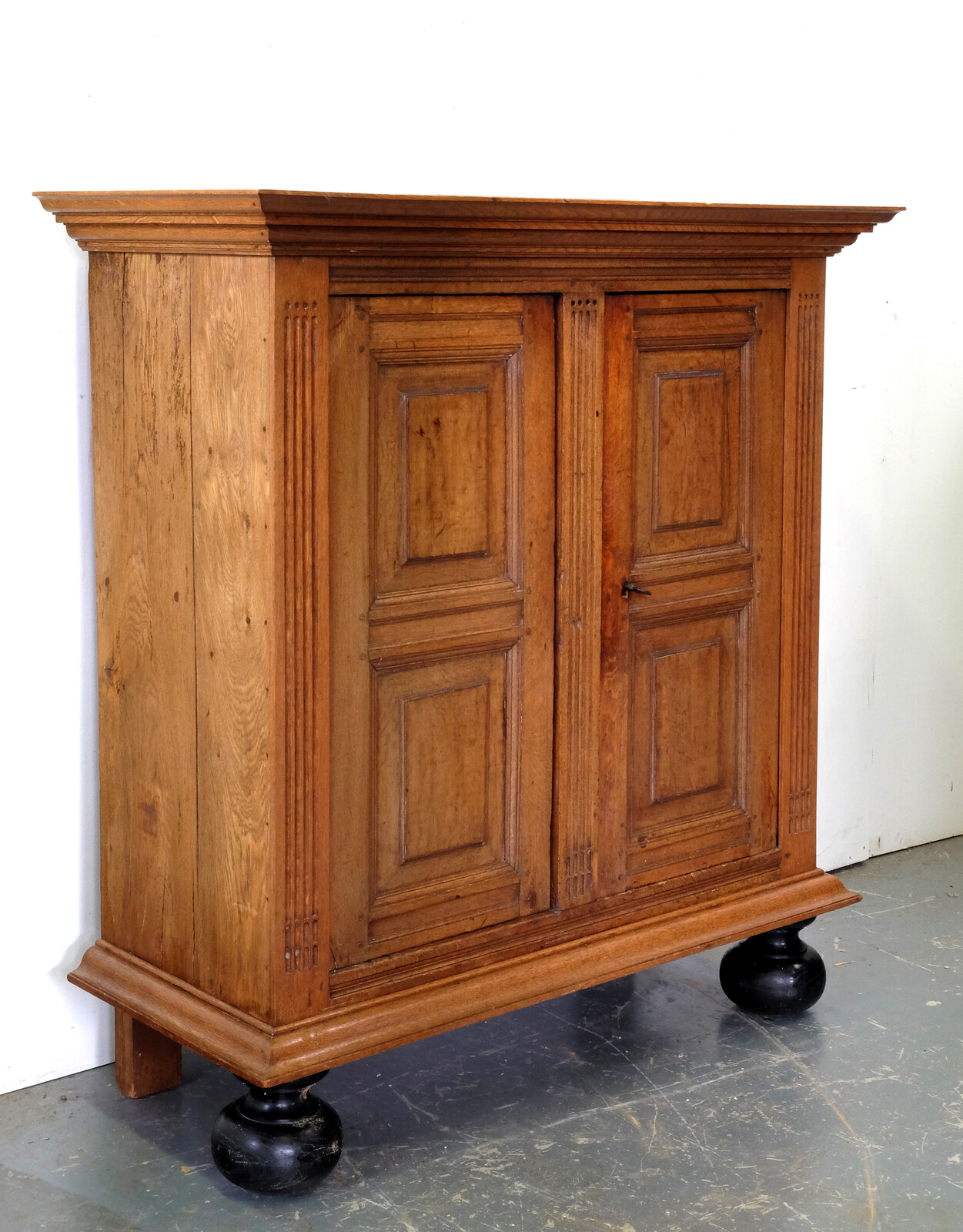 Blond oak two-door cabinet from around 1700.