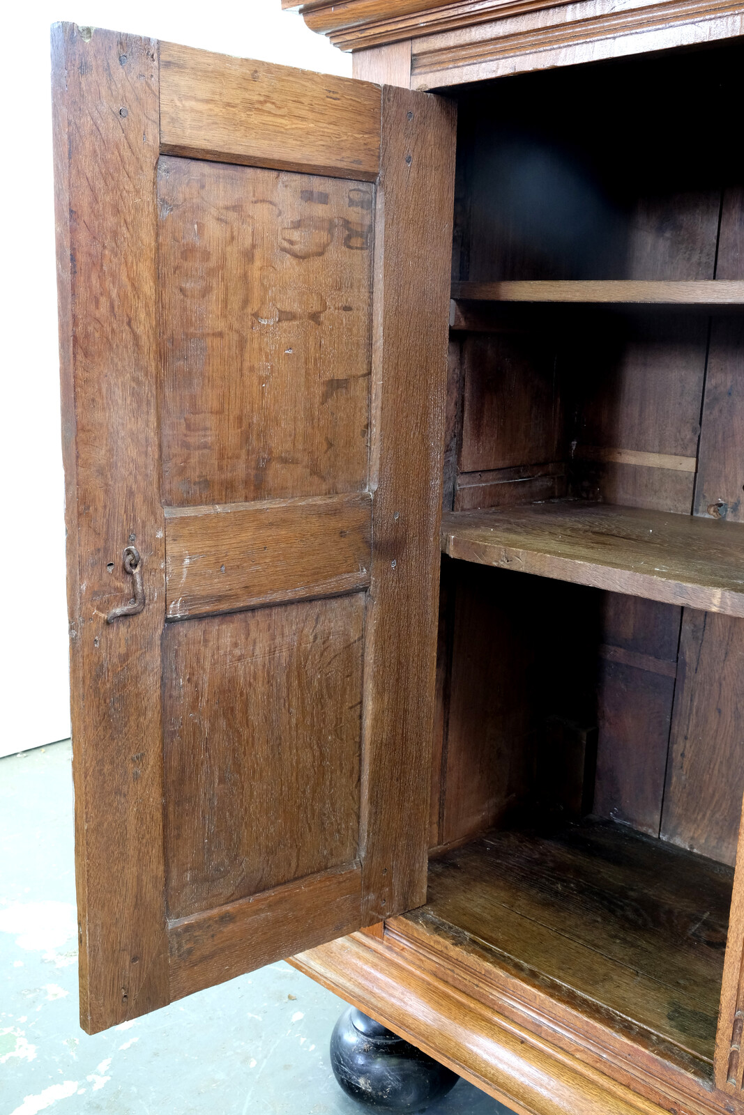 Blond oak two-door cabinet from around 1700.