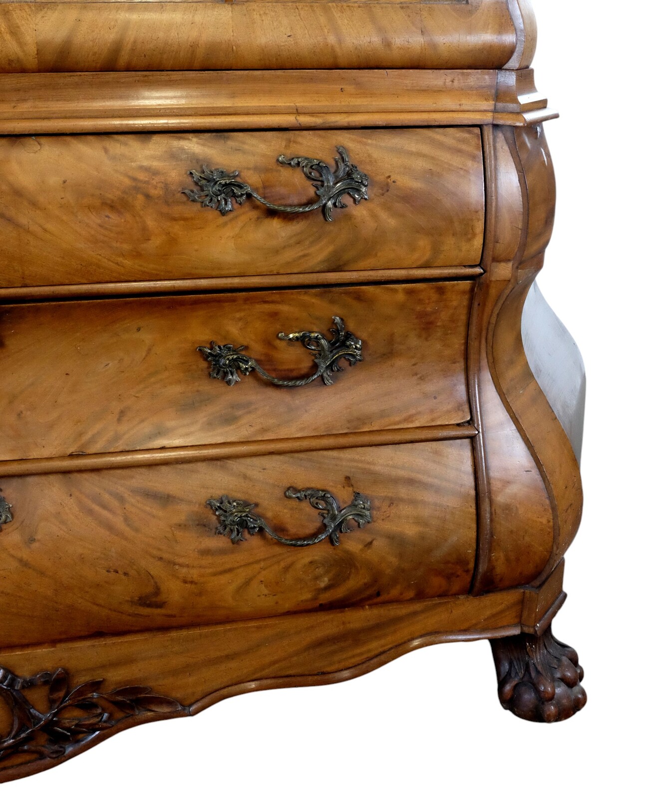 Elegant display cabinet in Louis XV style, around 1750. 