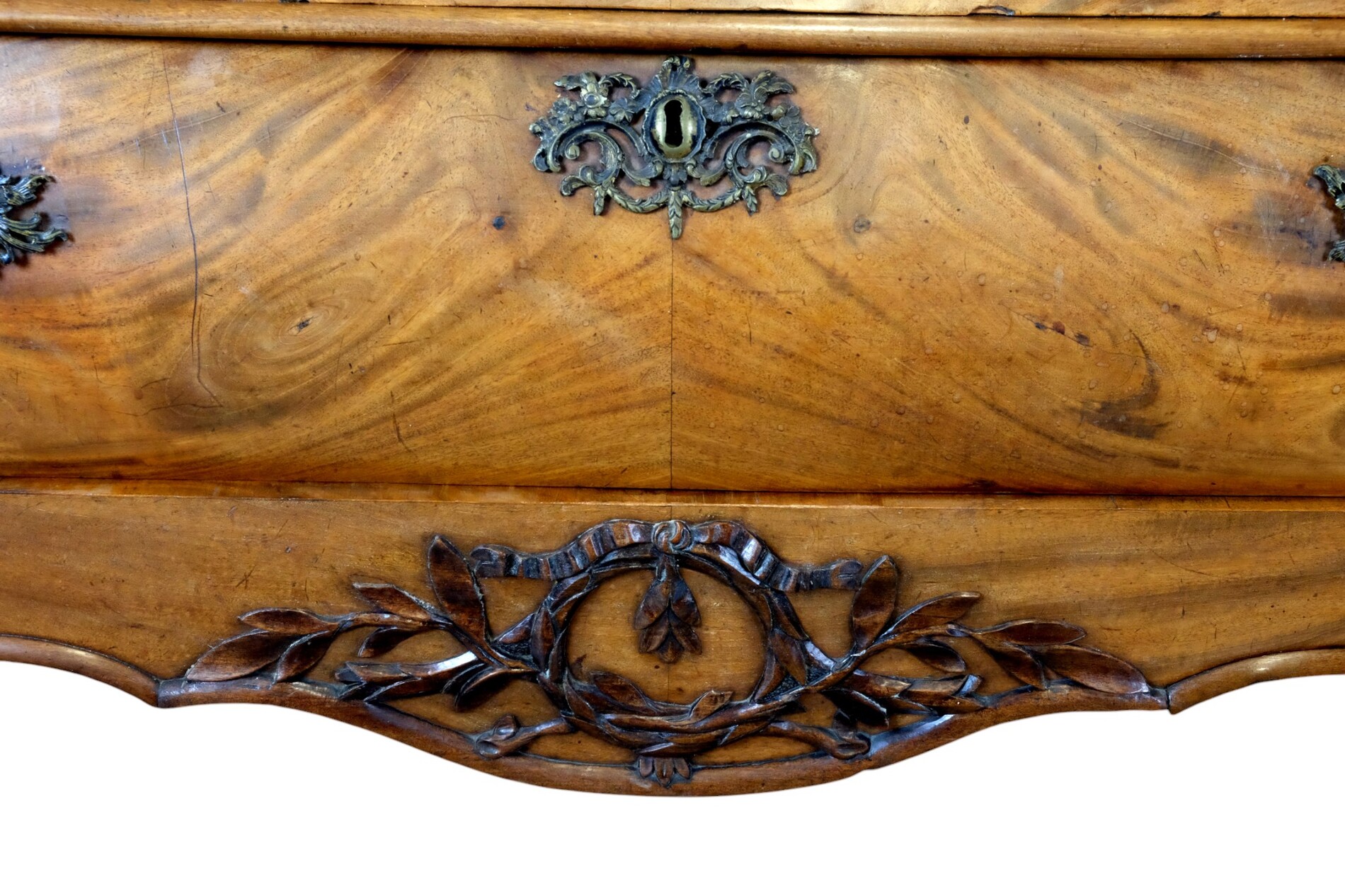 Elegant display cabinet in Louis XV style, around 1750. 