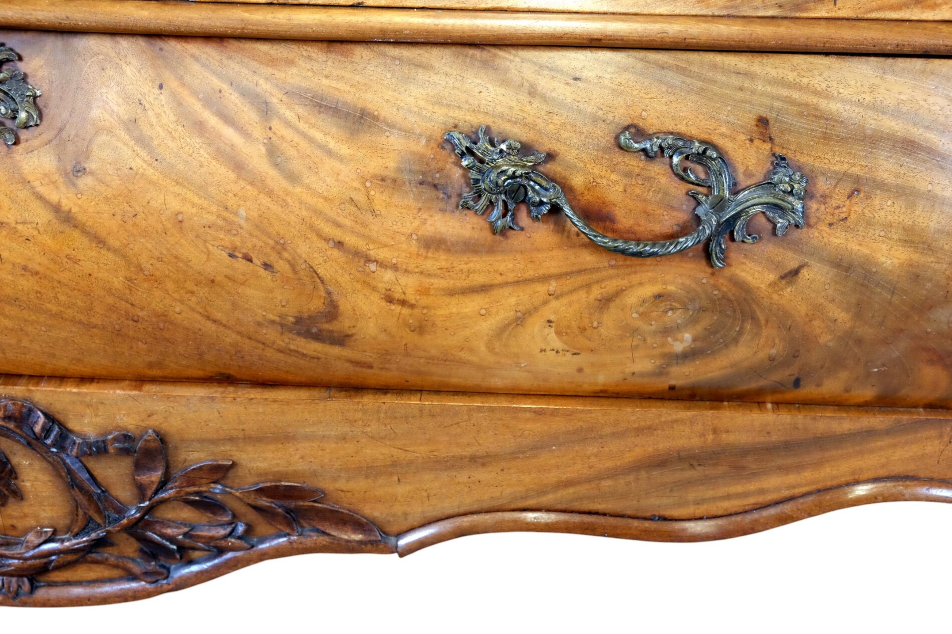 Elegant display cabinet in Louis XV style, around 1750. 