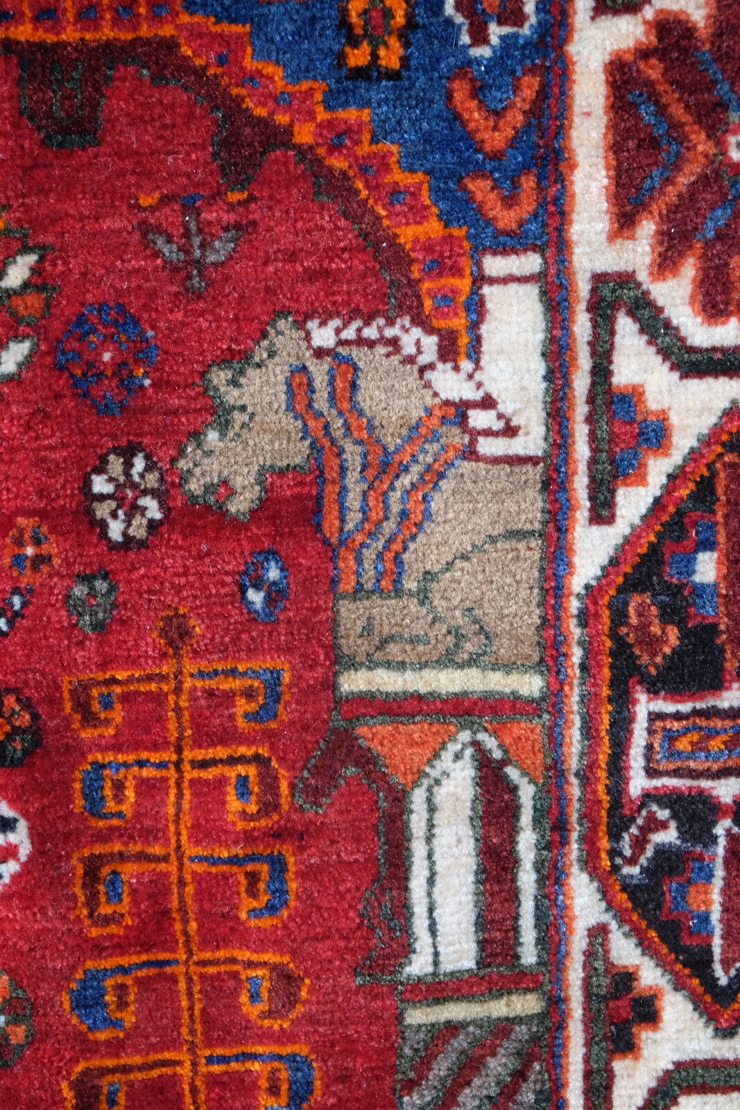 Figurative rug of the Qashqai nomads