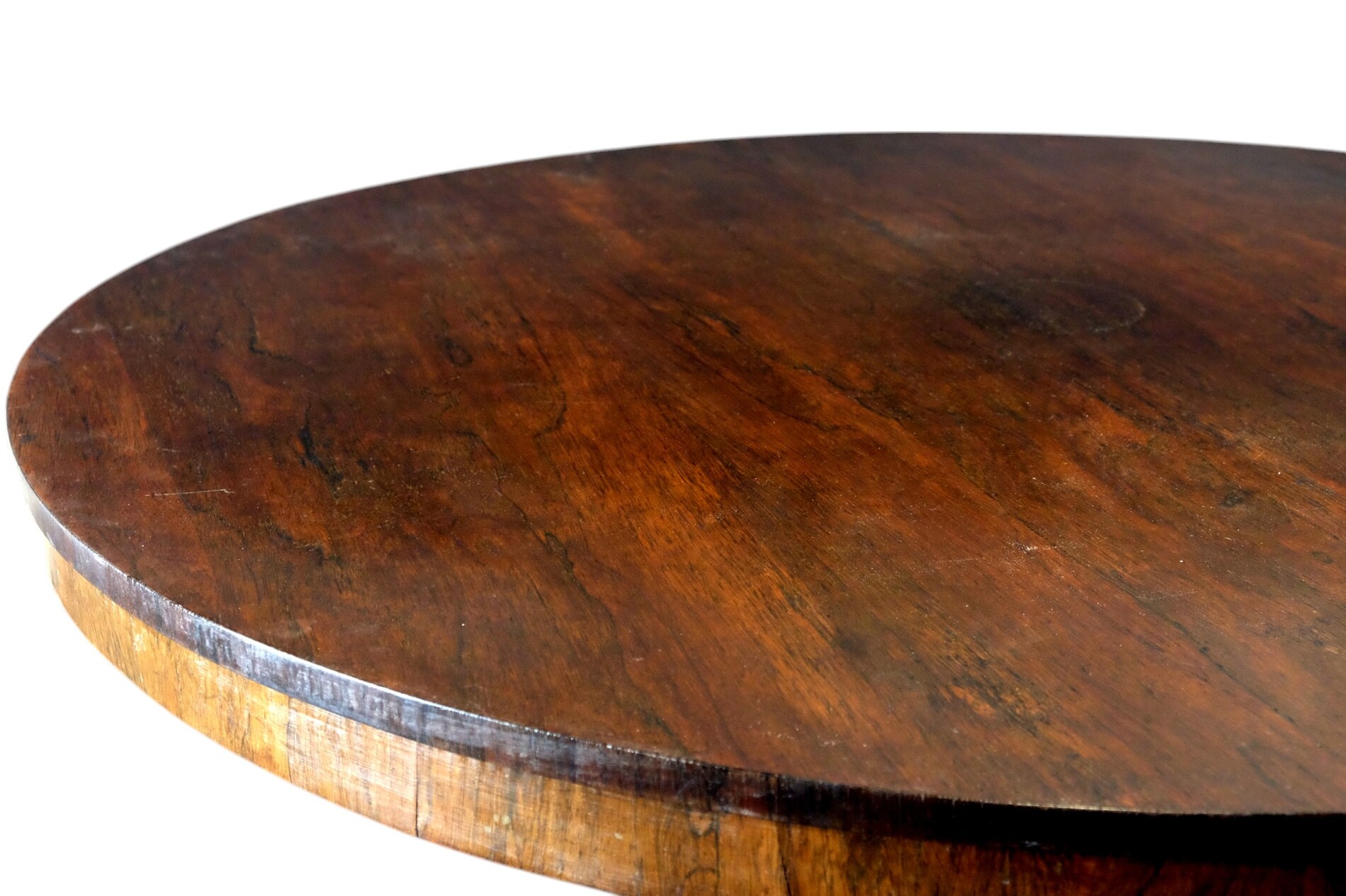 Fine crafed french round table