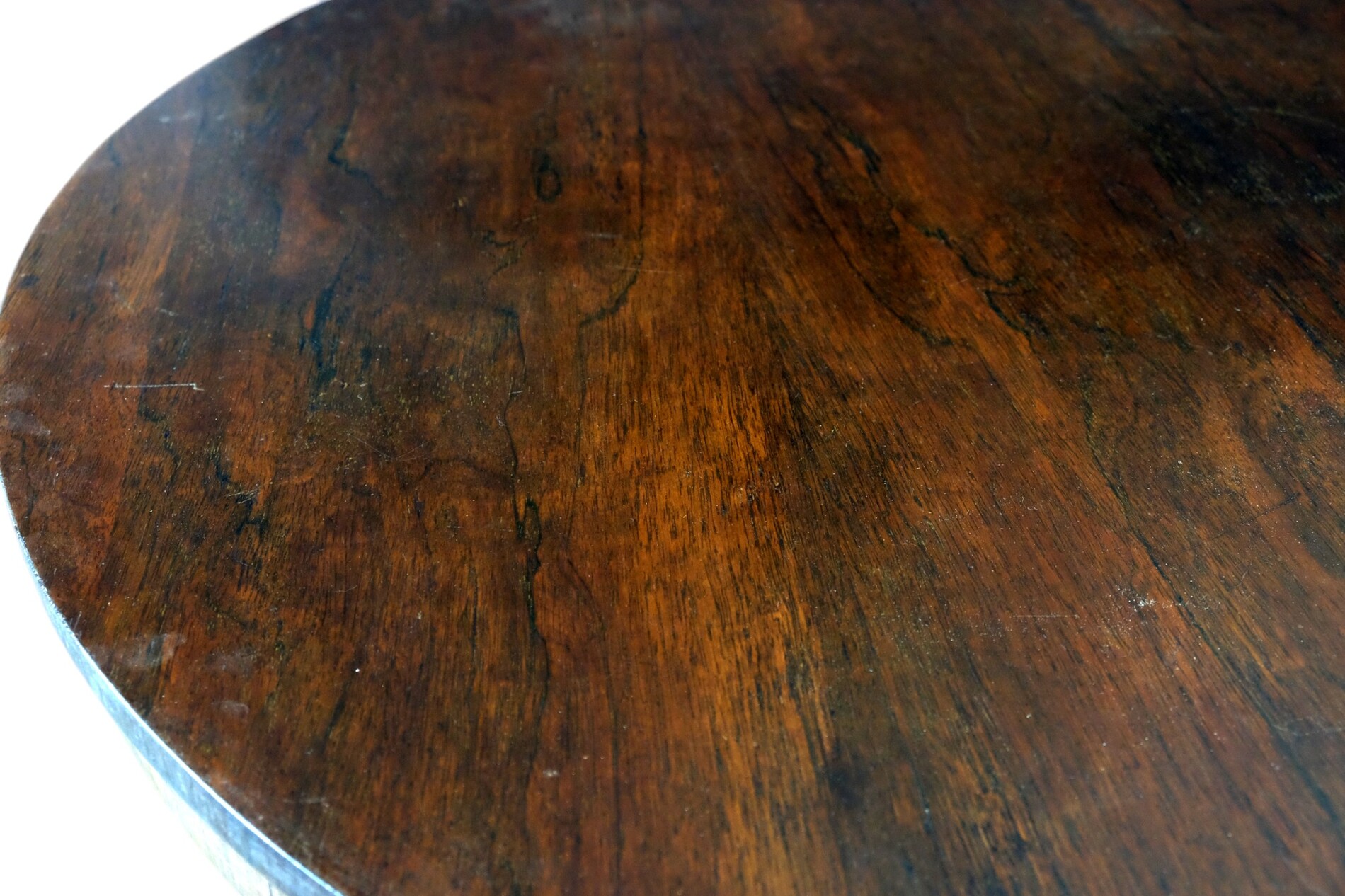 Fine crafed french round table