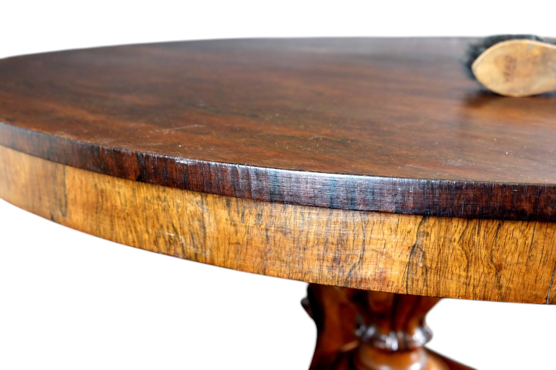 Fine crafed french round table