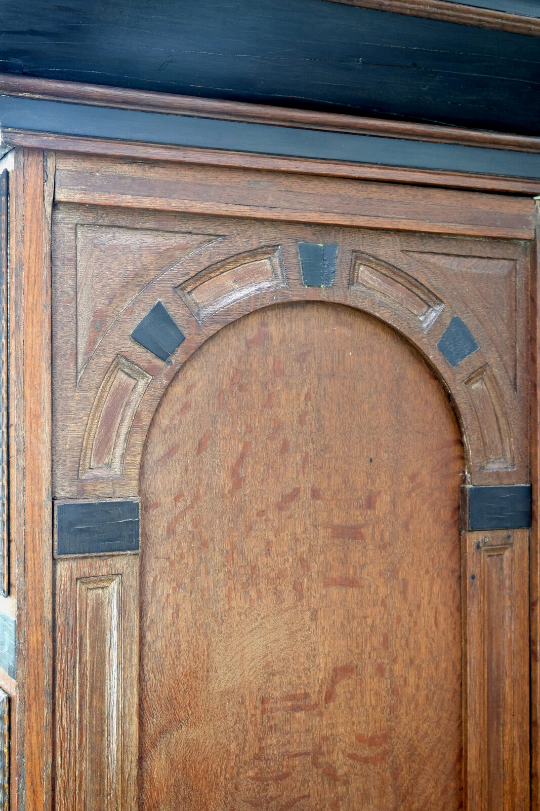 Fine Dutch 17th centyry Arched Cabinet