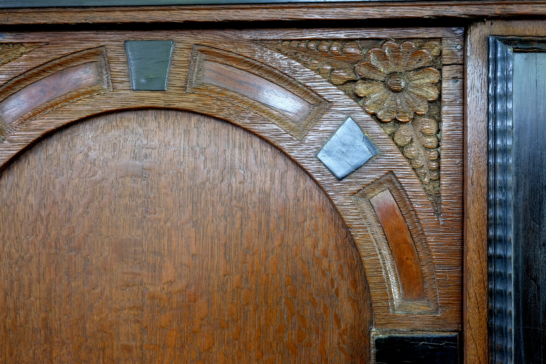 Fine Dutch 17th centyry Arched Cabinet