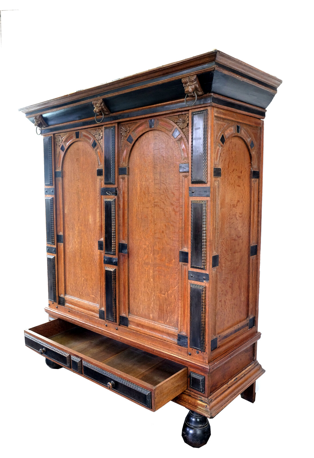 Fine Dutch 17th centyry Arched Cabinet