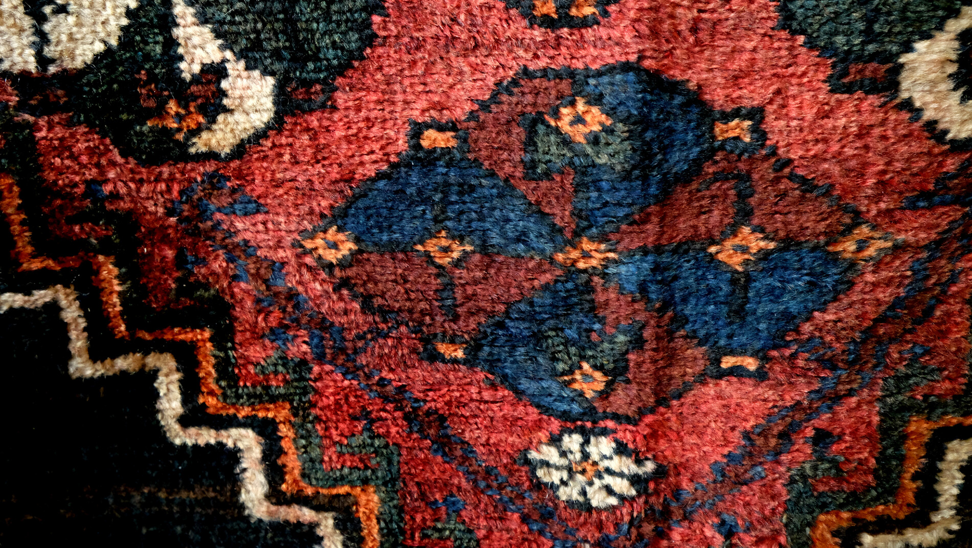 Great and authentic Koerdish Rug