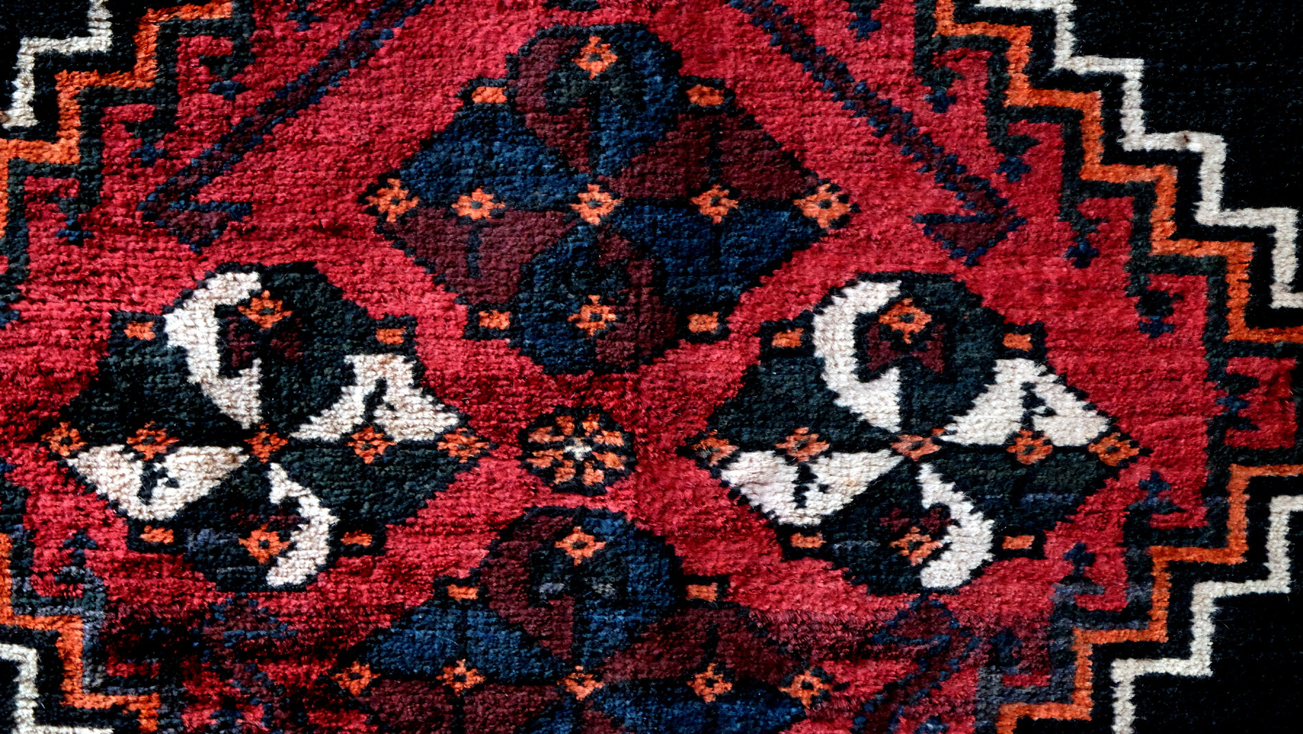 Great and authentic Koerdish Rug