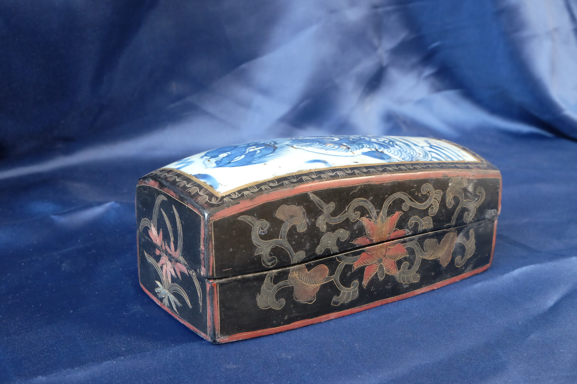 Lacquerware box