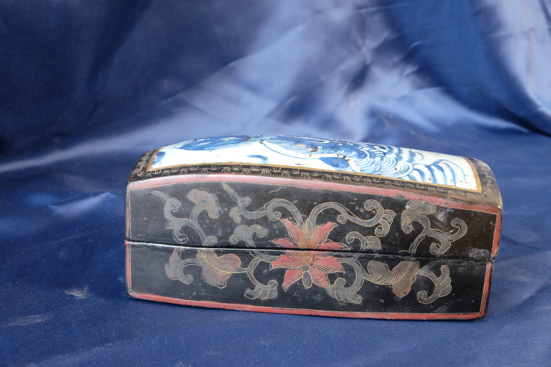 Lacquerware box