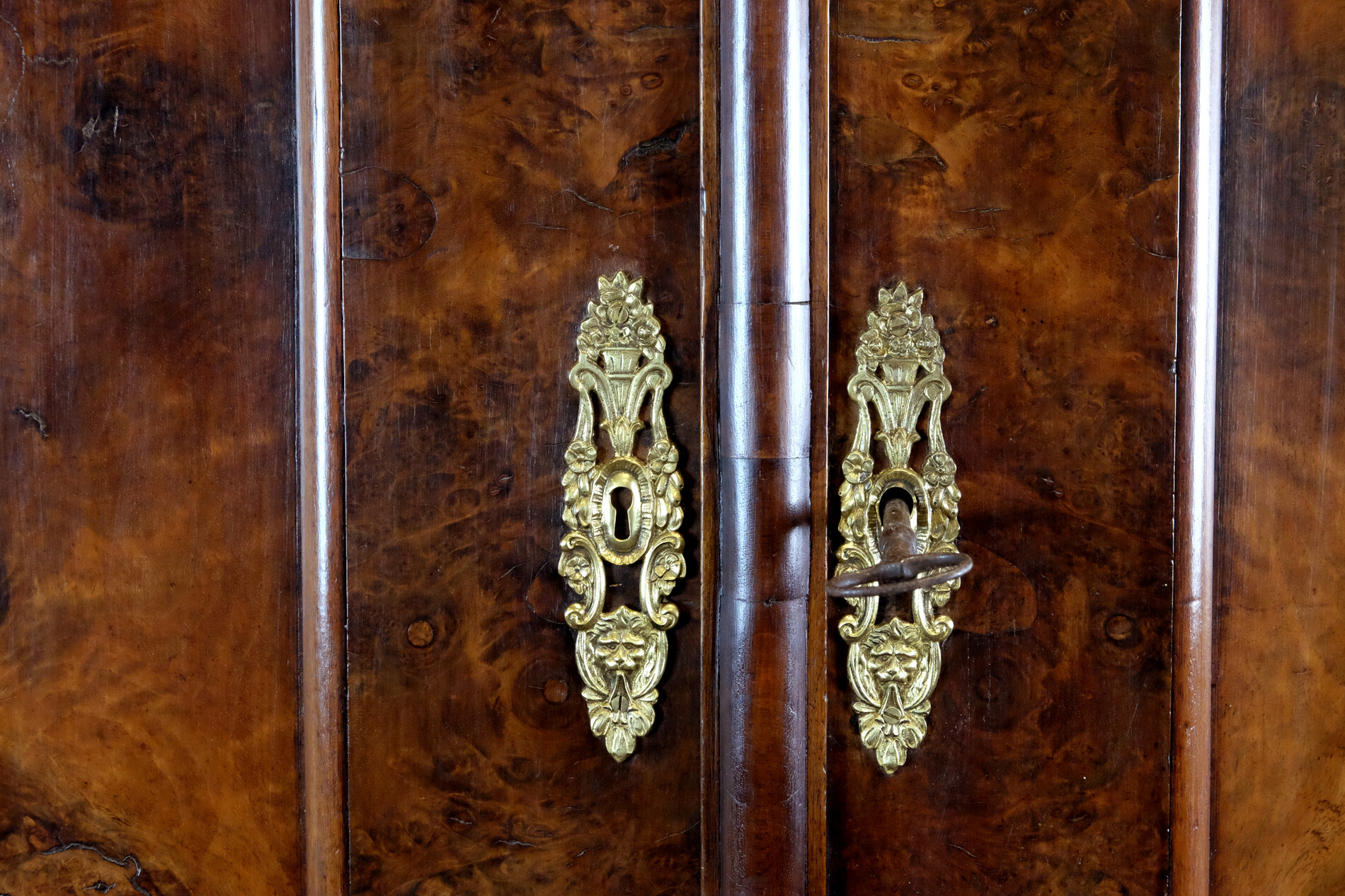 Louis XV Cabinet 1730 - 1745